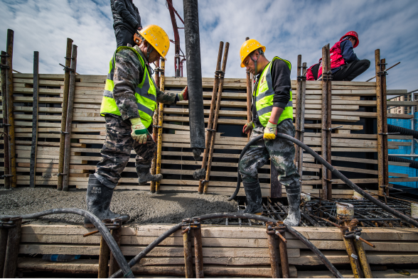 1682395170474221.png 東岸產業(yè)園區(qū)基礎設施配套改造項目全線首榀蓋梁成功澆筑.png