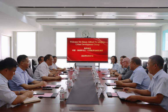 英國皇家建筑師協(xié)會主席西蒙·奧福特及德才集團(tuán)董事長葉德才一行到訪集團(tuán)公司